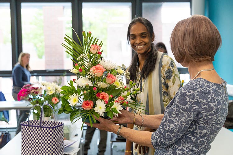 Tutor holding a bunch of flowers