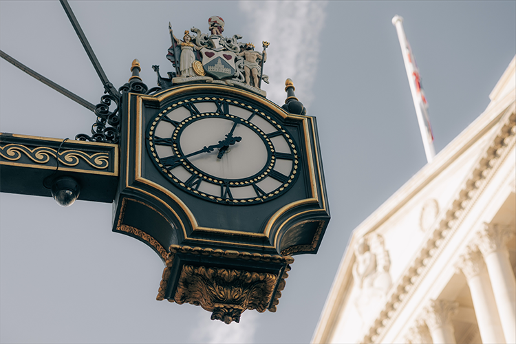 Student's photography of clock