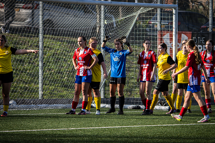 Defending a corner kick